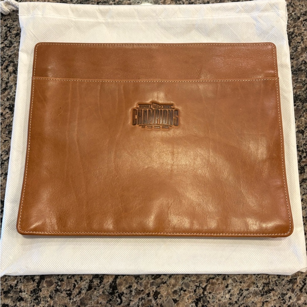 Kansas City Chiefs x Barrington Gifts St. James Leather Expandable Folio